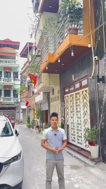 Nhà phố Nguyễn Văn Cừ Long Biên 46m² giá 23 tỷ - Sổ đỏ chính chủ, ô tô vào tận nhà!