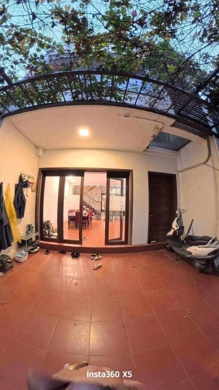 FrontHouse tại Long Biên 210m² giá 39.5 tỷ - Mặt tiền lý tưởng, thuận tiện kinh doanh!