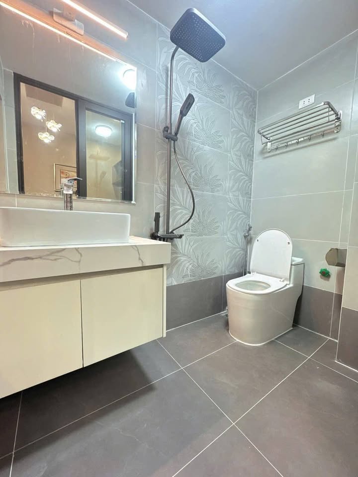 Nhà 5 tầng Nguyễn Văn Cừ 52m² giá 11 tỷ - Thiết kế hiện đại, ô tô đỗ cửa