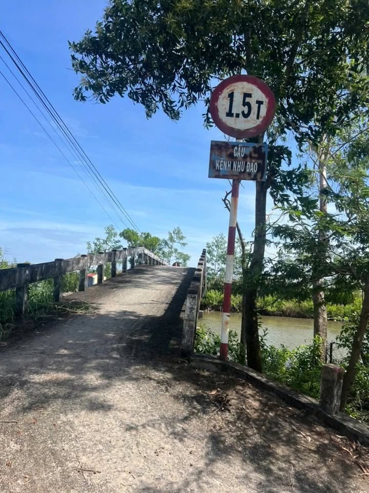 Đất nền 3 mặt tiền Ấp 11, Thị trấn Sông Đốc 300m² giá 190 triệu - Cơ hội đầu tư hiếm có!