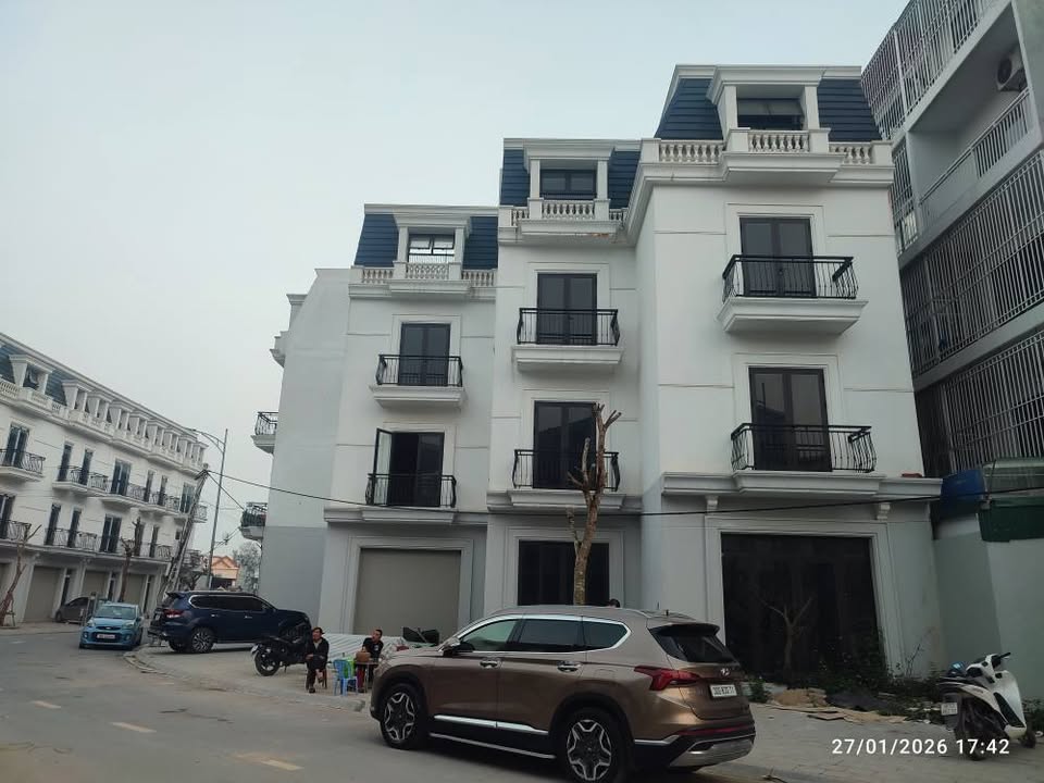 Nhà 4 Tầng Lô Góc Mặt Tiền 26m - View Hồ Sen Quảng Thành