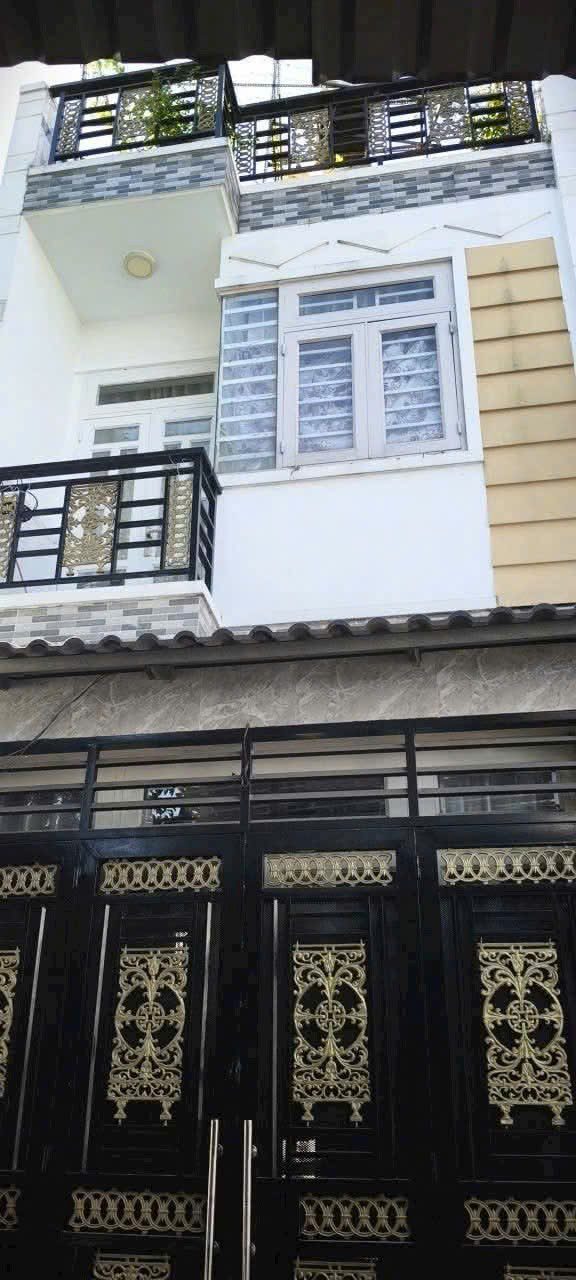 Nhà bán Hóc Môn 40m² giá 3.6 tỷ - Chính chủ cần bán gấp trước Tết!