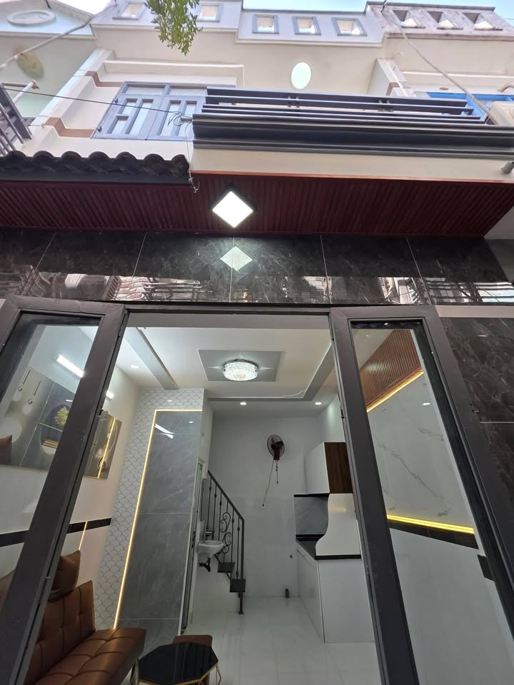 Nhà đúc 1 lầu Bùi Văn Ngữ 19m² giá 1.08 tỷ - Nhà mới sửa đẹp, tặng sofa!