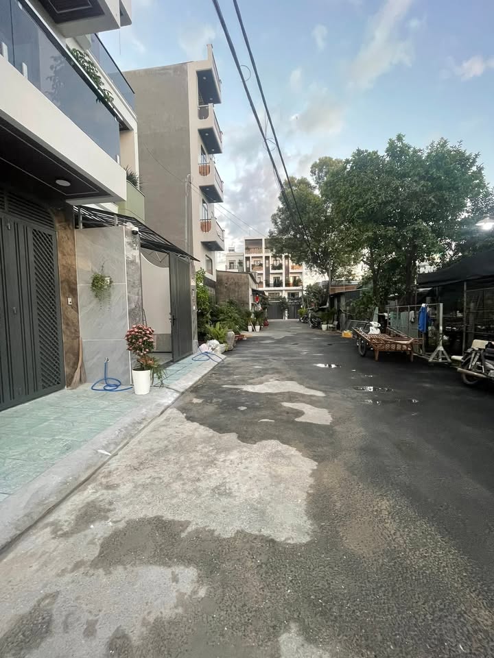 Nhà mặt tiền Song Hành, Quận 12, 56m² giá chỉ 5 tỷ - Đầu tư sinh lời!