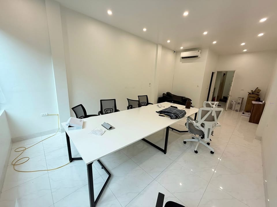 Sàn văn phòng cho thuê Ngõ 73 Hoàng Cầu 50m² - Không gian lý tưởng cho mọi nhu cầu