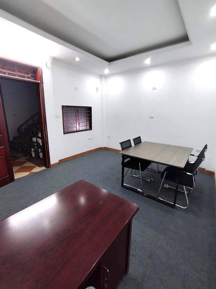 Văn phòng cho thuê tại Trần Kim Xuyến 25m² giá chỉ 4 triệu - Địa điểm thuận lợi!