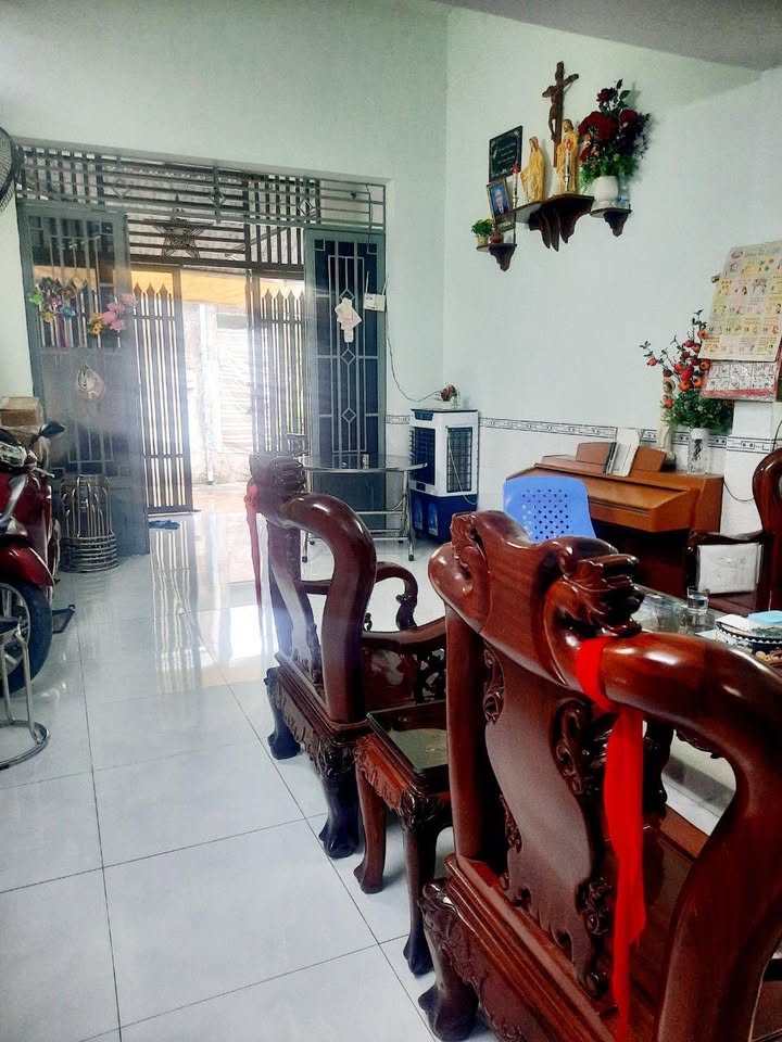 Nhà mặt tiền Trịnh Đình Trọng, Tân Phú, 121m² giá 13.5 tỷ - Đầu tư kinh doanh lý tưởng!