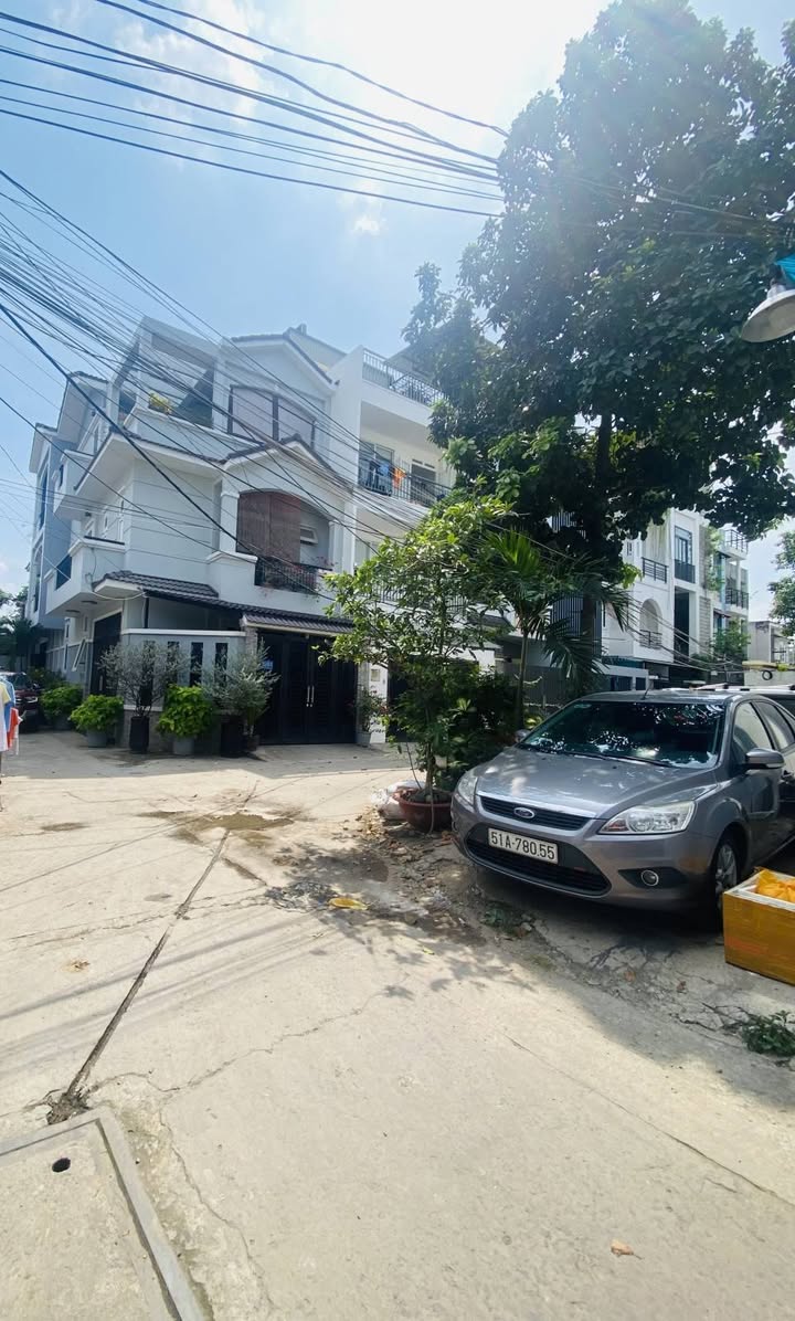 Biệt thự 3 tầng 310m² Bình Trưng Đông giá 29 tỷ - Khu dân trí cao, hẻm xe tải rộng