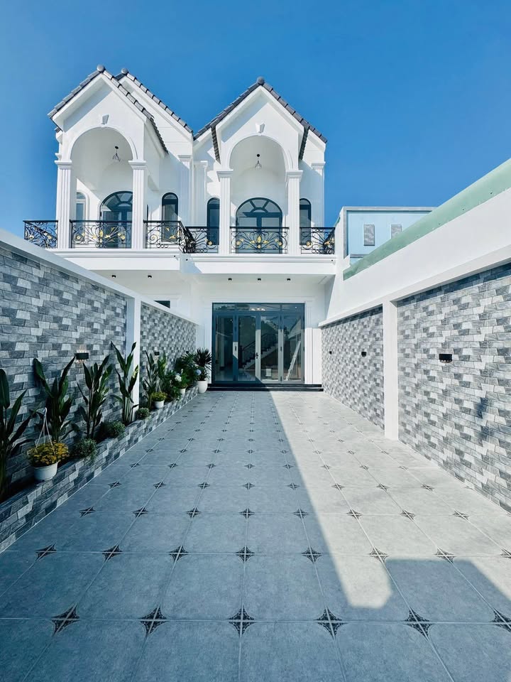 Nhà phố Tân cổ điển Rạch Giá 158m² giá 3.25 tỷ - Hoàn thiện hiện đại!