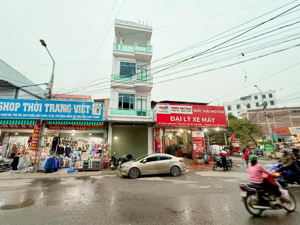 Nhà mặt tiền 4 tầng đường Tăng Tiến, Việt Yên, Bắc Giang giá 9 tỷ - Doanh thu 20 triệu/tháng