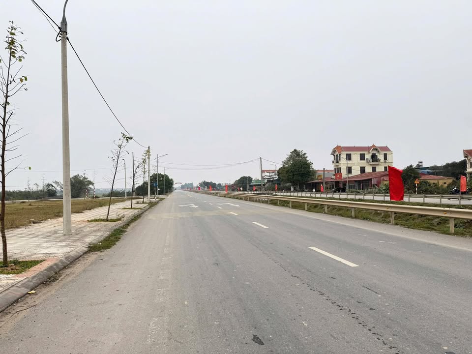 Đất nền mặt đường Quốc lộ 32C, Thị trấn Lâm Thao 100m² - Khu kinh doanh sầm uất!