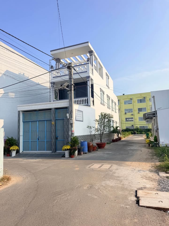 Nhà góc 2 mặt tiền Hẻm 154 Đường D5, 135m² giá 3.5 tỷ - Full nội thất sang trọng!