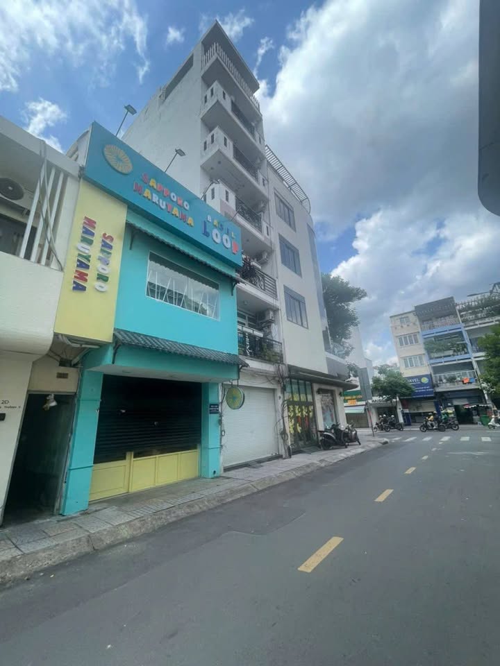 FrontHouse đường Nguyễn Thành Ý, Quận 1, 40m² giá 17 tỷ - Đầu tư sinh lời ngay!
