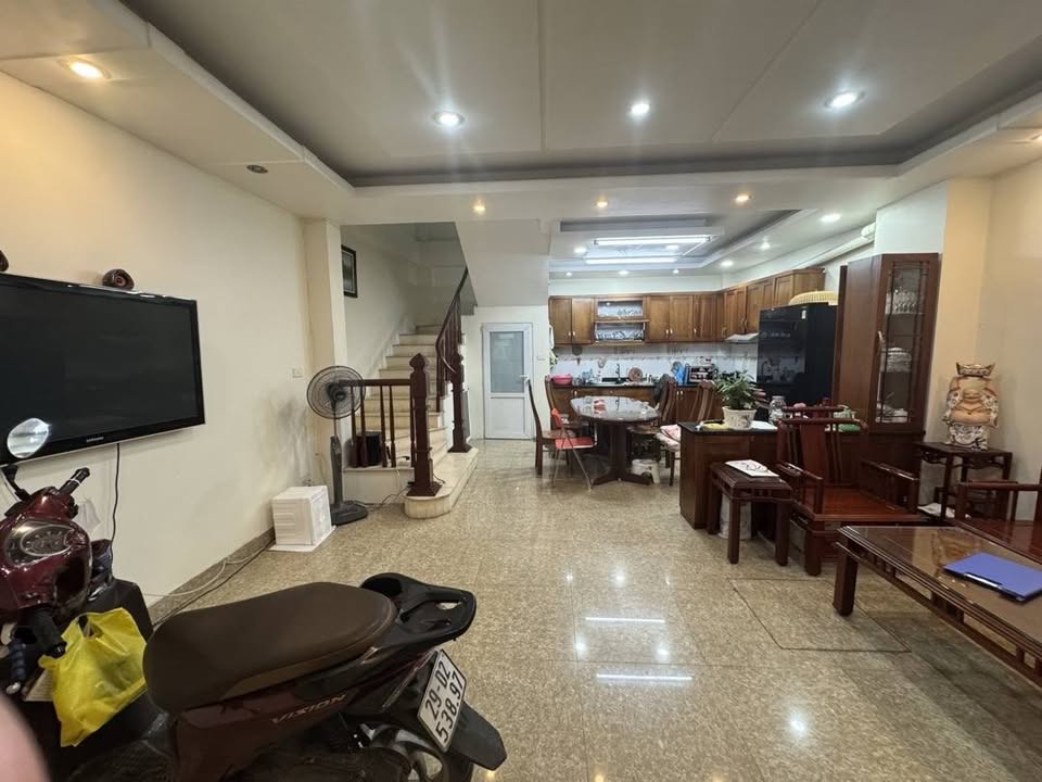 Nhà phố Phương Mai Đống Đa 50m² giá 18 tỷ - Lô góc, ô tô đỗ cửa!