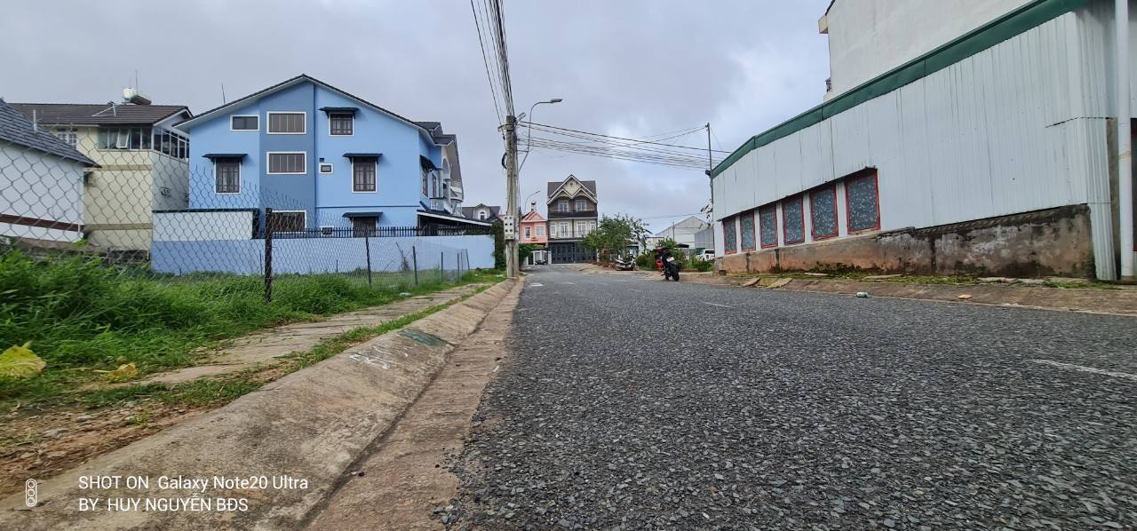 Đất Nền Đà Lạt 200m² - Sổ Đỏ Vuông Vắn, Ngang 10m, Giá Cắt Lỗ 11.1 Tỷ