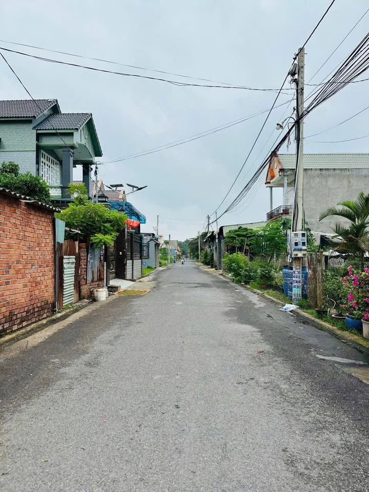 Đất nền mặt tiền sân bóng Thanh Bình, Củ Chi 300m² giá 3 tỷ - Đầu tư sinh lời ngay!