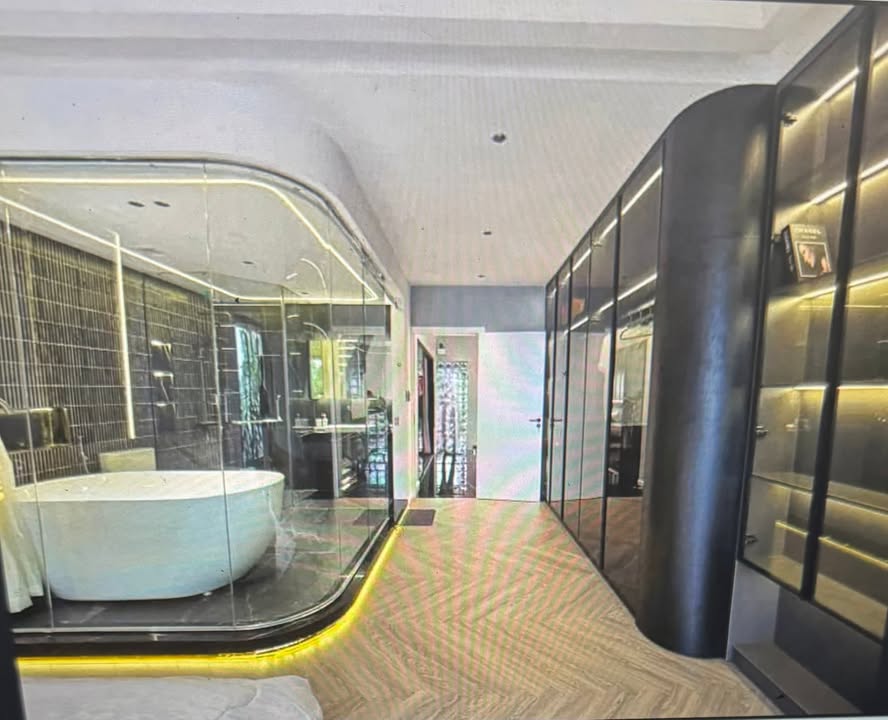 Nhà phố Nguyễn Văn Cừ, Bồ Đề 80m² giá 26 tỷ - Thiết kế hiện đại, ô tô vào tận nhà!