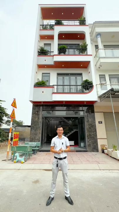 Nhà phố Dĩ An 60m² giá 5.3 tỷ - Sẵn sàng vào ở ngay!