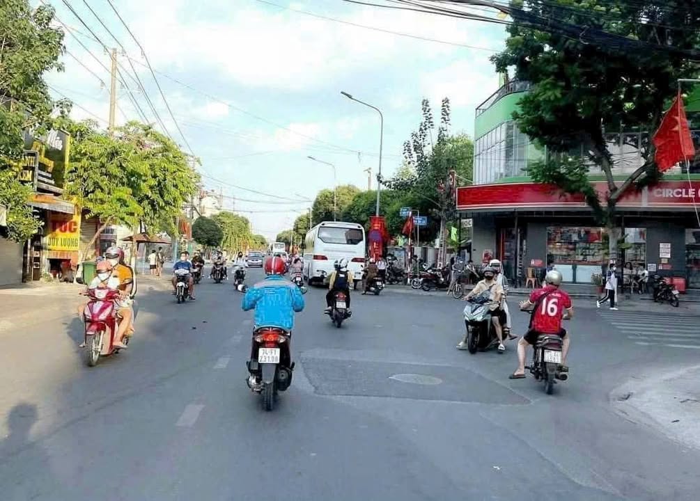 FrontHouse mặt tiền đường Lý Thường Kiệt, TP Dĩ An 258m² giá 17 tỷ - Đầu tư sinh lời ngay!