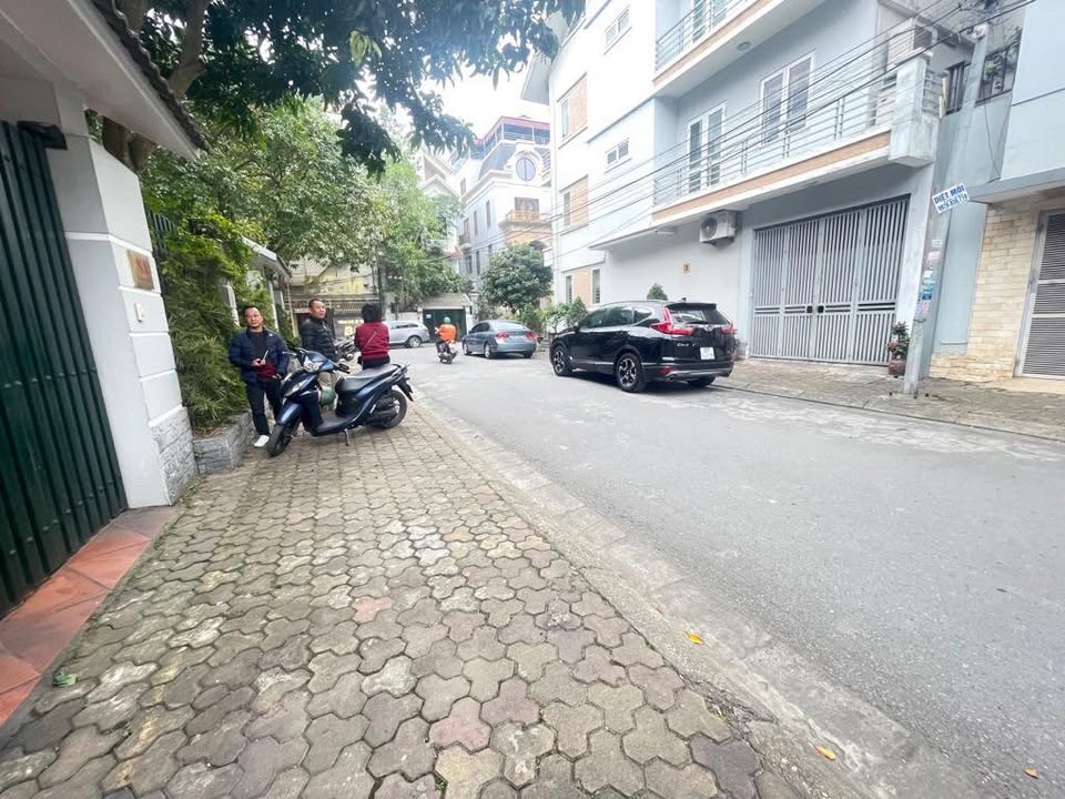 Nhà phố Việt Hưng Long Biên 100m² giá 29 tỷ - Sổ đỏ chính chủ, kinh doanh văn phòng!