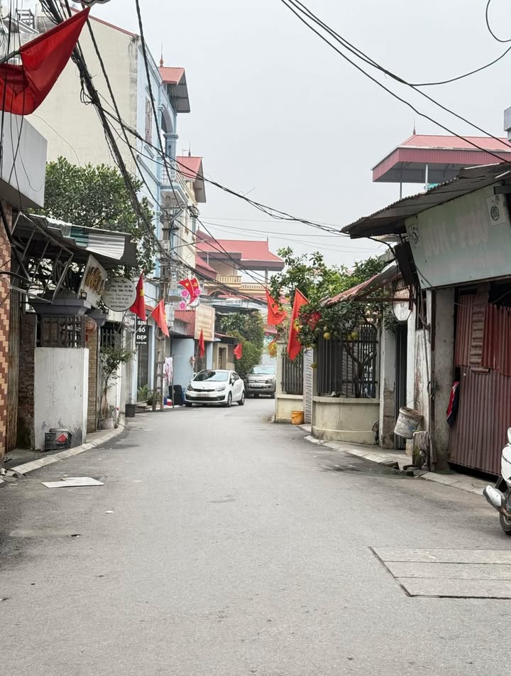 Đất nền Cổ Loa 180m² giá 7.2 tỷ - Vị trí đẹp, giao thông thuận lợi!