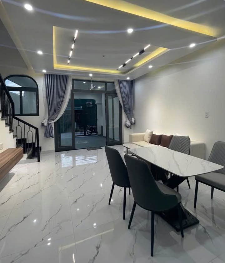 Nhà 3 tầng Xuân Hoà, 69.1m² giá 3.3 tỷ - Full nội thất, sẵn sàng vào ở!