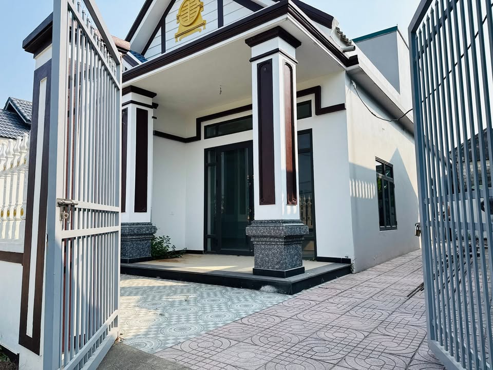 Nhà mái thái 240m² tại Hải Tiến, Thanh Hóa - Giá 1 tỷ, ô tô đậu cửa, cách biển 5 phút!