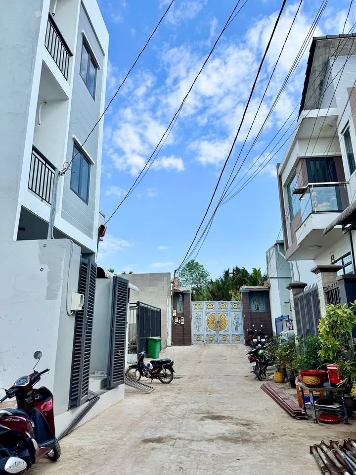 Nhà 3 tầng Bưng Ông Thoàn, Phú Hữu, 54m² giá 5.5 tỷ - Sẵn sàng vào ở ngay!
