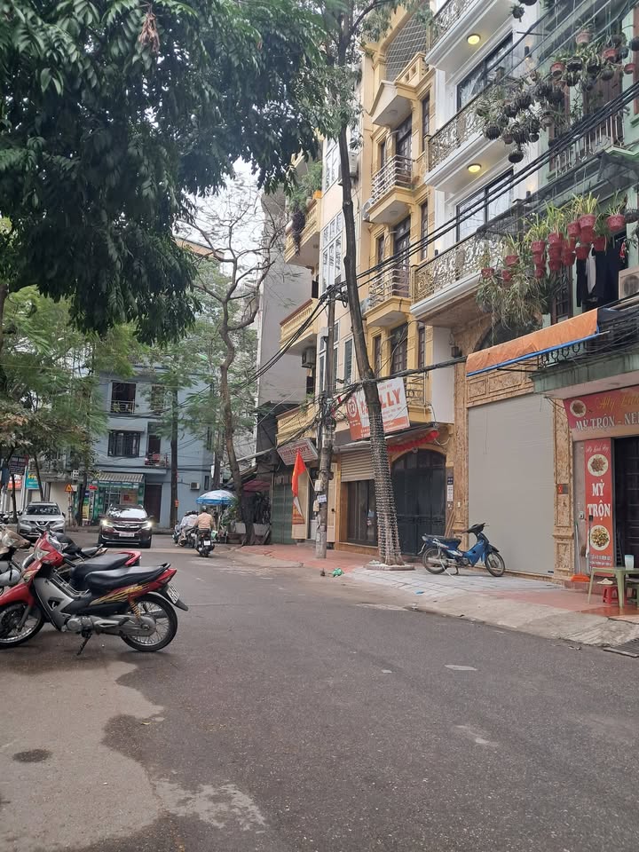 Nhà mặt phố Đền Lừ, 55m² giá 24 tỷ - Kinh doanh sầm uất!