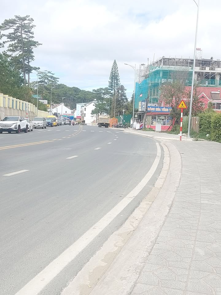 Nhà mặt tiền Hoàng Văn Thụ Đà Lạt 150m² giá 15 tỷ - Kinh doanh đa ngành