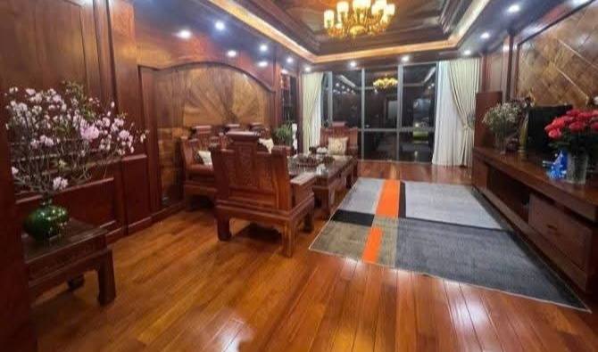 Đất phân lô Nguyễn Văn Huyên 83m² giá 22 tỷ - Kinh doanh sầm uất!
