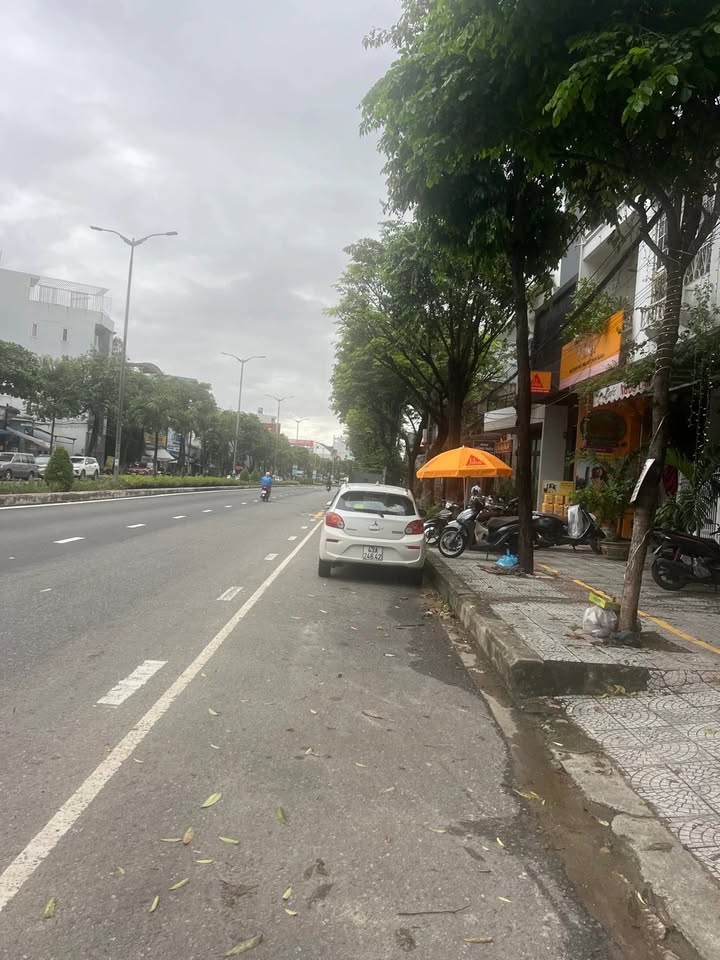 Nhà mặt tiền đường 2/9, Hải Châu, Đà Nẵng 110m² giá chỉ 13 tỷ - Cơ hội đầu tư tuyệt vời!