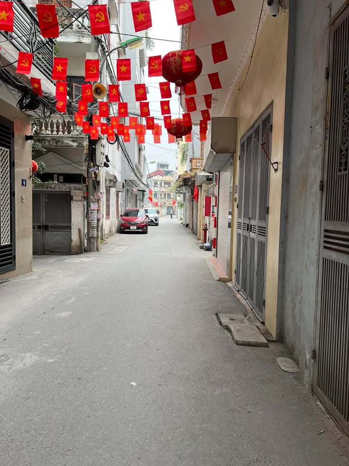 Nhà 4 tầng Ngọc Thụy, 39m² giá 8.25 tỷ - Không gian sống lý tưởng với ánh sáng tự nhiên!