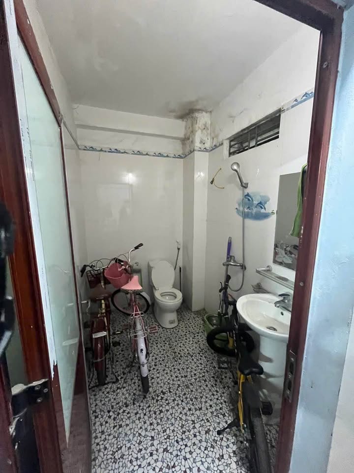 Nhà 2 tầng 1 tum đường Nguyễn Huy Tự, 100m² giá 4 tỷ - Cơ hội kinh doanh hấp dẫn!