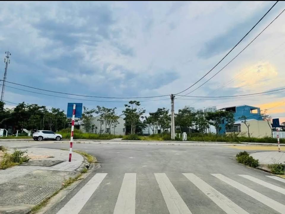 Đất KQH Hoàng Quốc Việt 180m² giá 5.4 tỷ - Vị trí đắc địa, 2 mặt tiền!