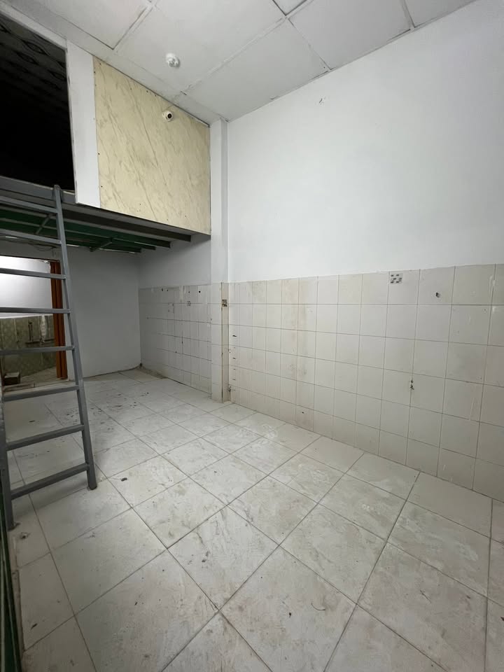 Kiot cho thuê tại chợ Âu Cơ, Quận 11, giá 8.5 triệu - Kinh doanh thuận lợi!