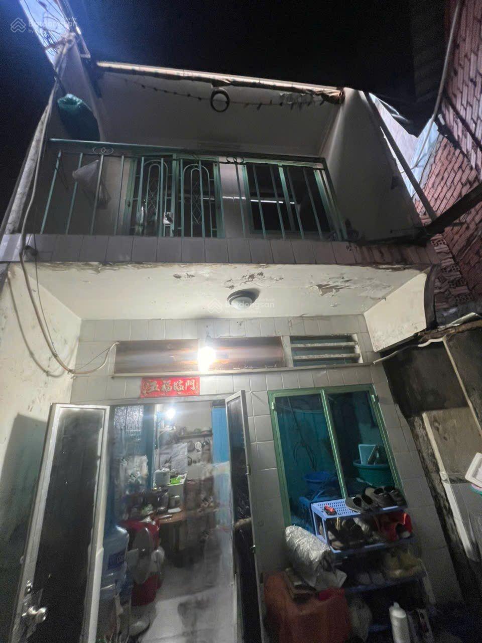 Nhà bán Lạc Long Quân P8 Tân Bình 37.66m² chỉ 2.98 tỷ - Vị trí đắc địa, gần chợ Tân Bình!