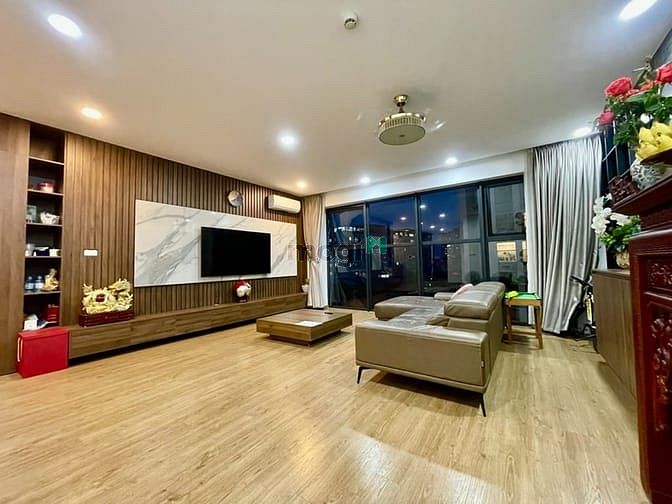 Căn hộ chung cư Iris Garden Nam Từ Liêm 135m² giá 10,9 tỷ - Mặt tiền đẹp, sổ đỏ chính chủ!