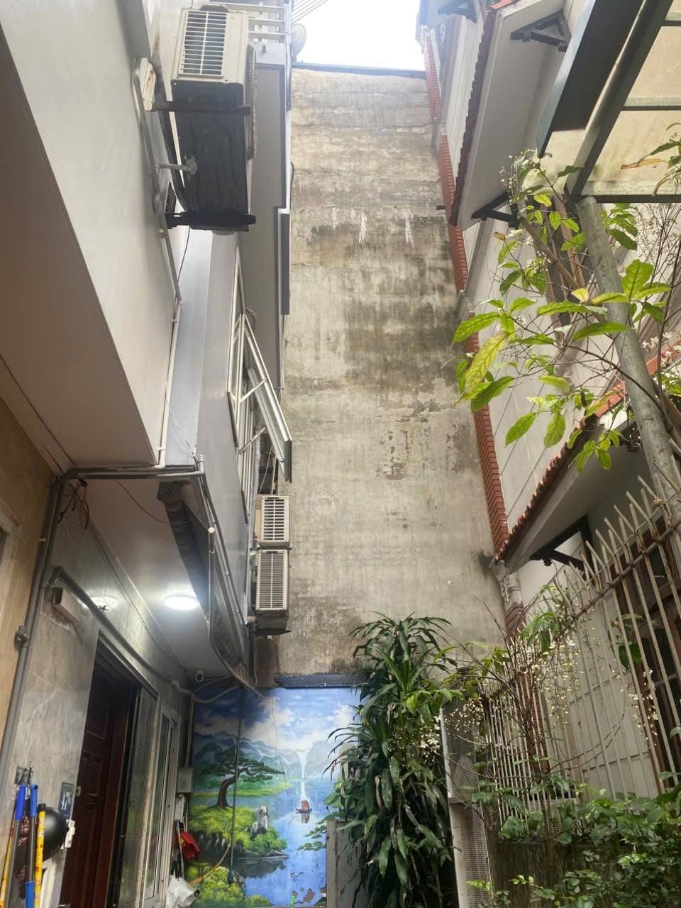 Nhà phố Phạm Văn Đồng 30m² giá 8.9 tỷ - Vị trí đắc địa, an ninh tuyệt đối!