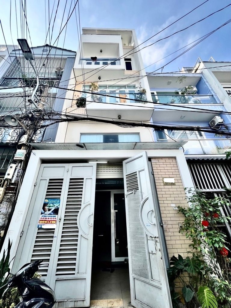 Nhà phố hiện đại Bờ Bao Tân Thắng, 35m² giá 5.7 tỷ - Vị trí vàng gần Aeon Mall!