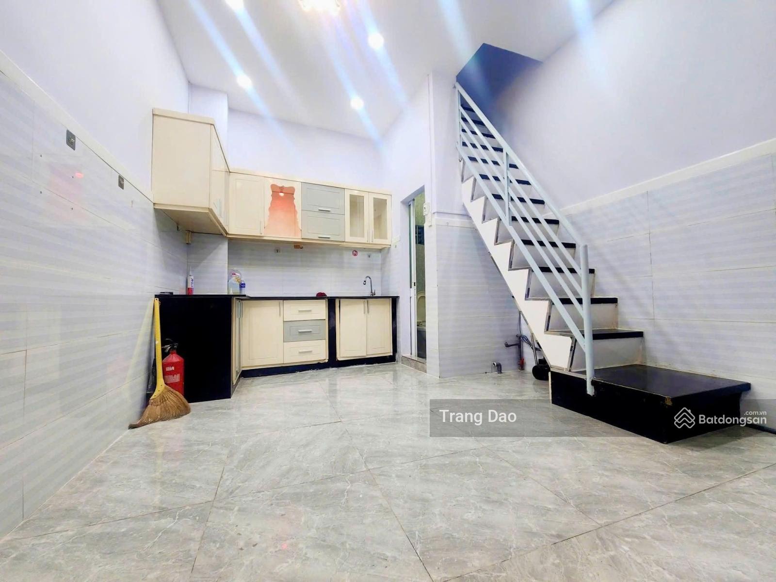 Nhà bán gấp Trần Hưng Đạo, Quận 5 - Chỉ 2.94 tỷ - Sổ hồng riêng, vào ở ngay!