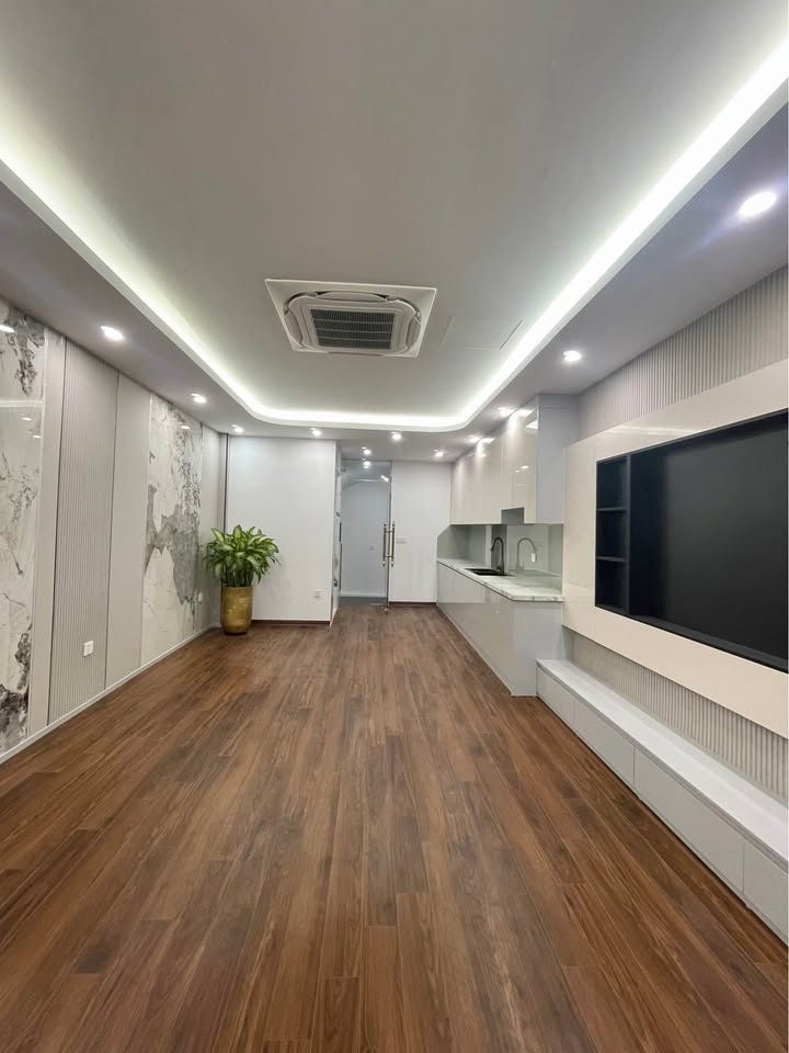 Nhà phố 6 tầng Đường Cổ Linh 45m² giá 12.9 tỷ - Thiết kế hiện đại, gara ô tô