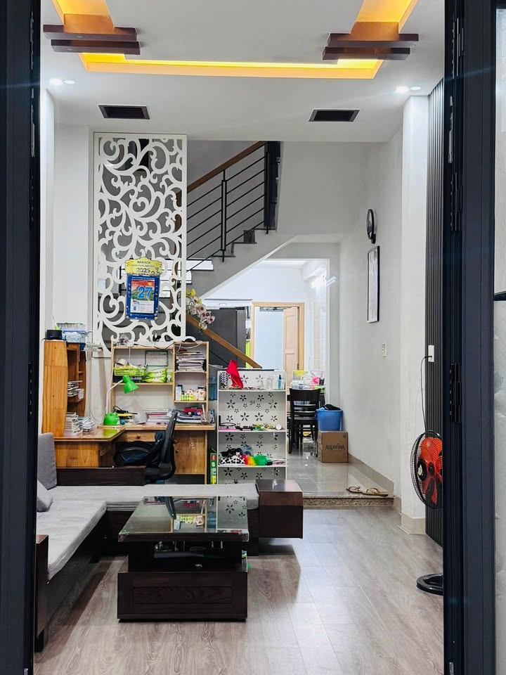 Nhà 3 tầng tại kiệt 3m đường Lý Tự Trọng, Hải Châu - Giá 5.35 tỷ, sẵn sàng vào ở!