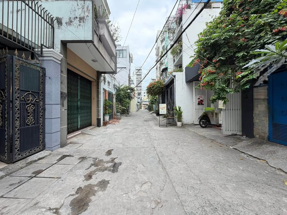 Nhà phố Phú Nhuận 80m² giá 16.499 tỷ - Hẻm xe tải tránh, 4 tầng sang trọng!