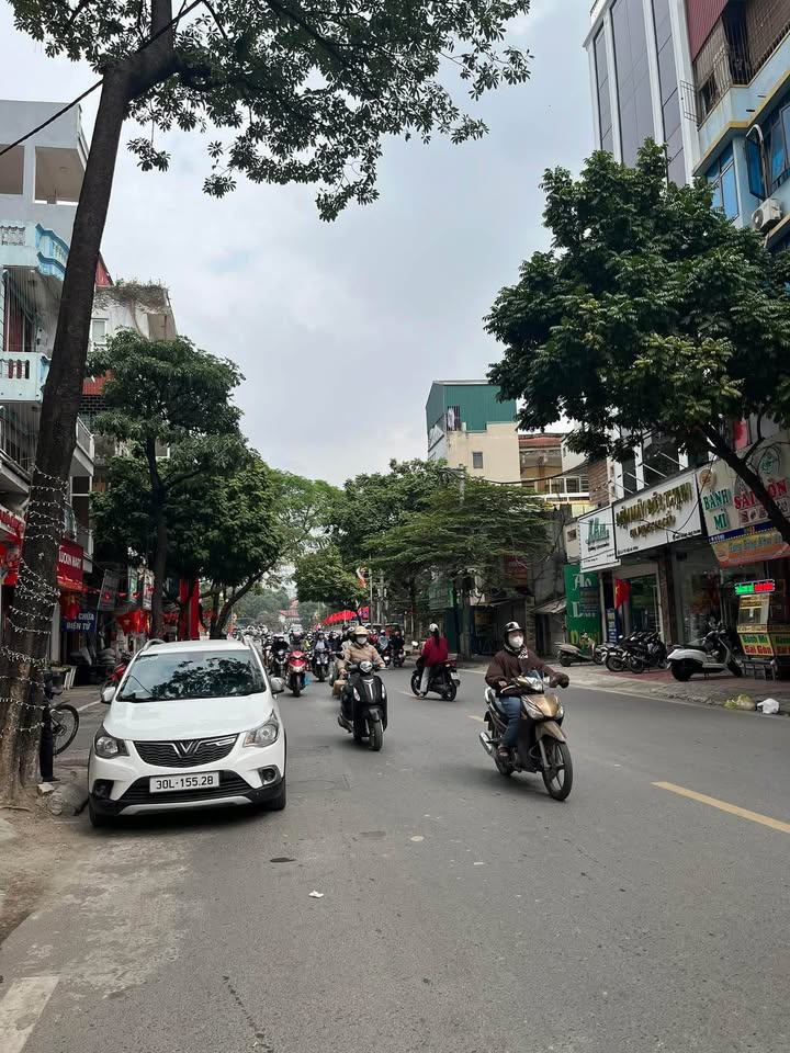 Nhà phố Tô Hiệu, Hà Đông 40m² giá 8 tỷ - Ô tô đỗ cửa, vị trí trung tâm