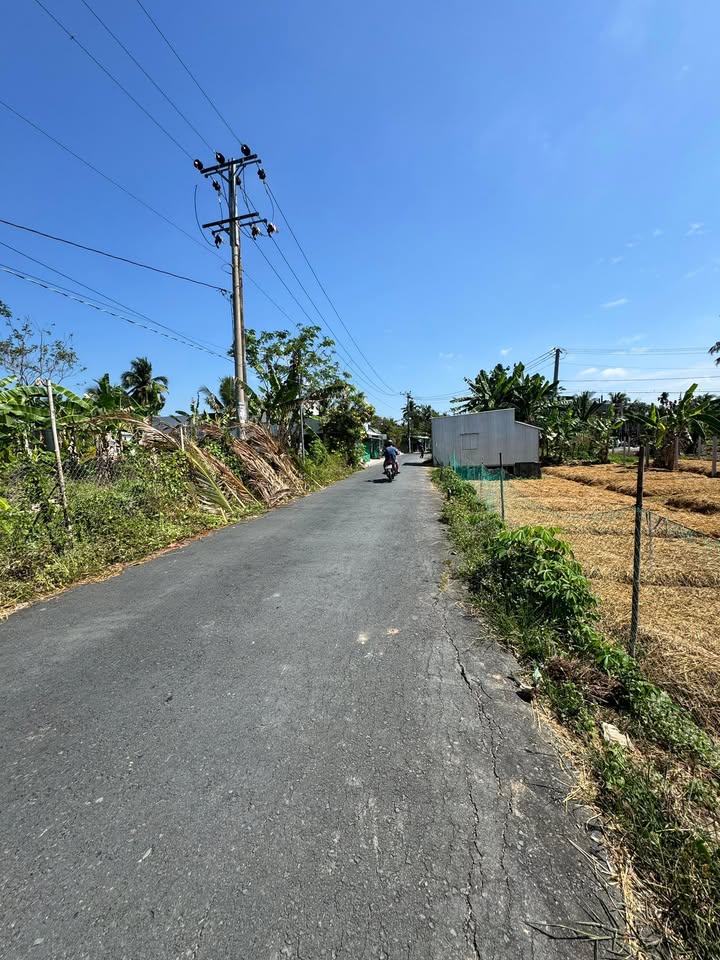 Đất Vườn Cần Thơ 300m² - Mặt Tiền Sông Trà Nóc, Giá 2.1 Tỷ