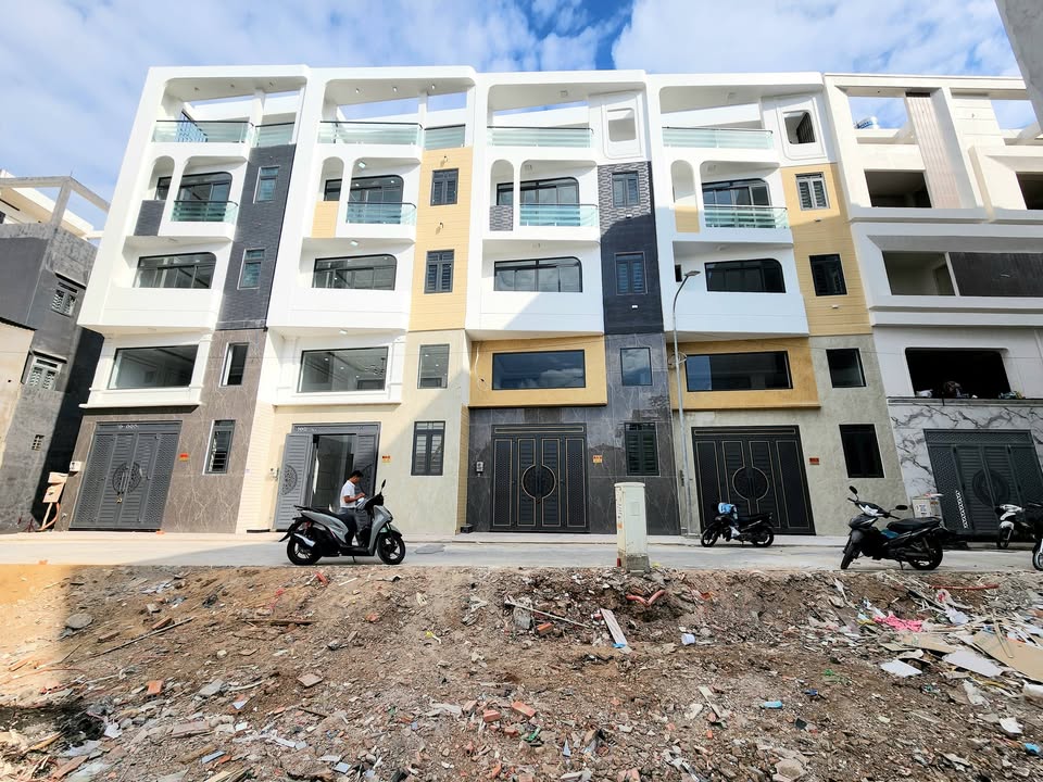 Nhà 4 tầng hẻm 103 Chiến Lược, Bình Trị Đông, 51m² giá 6.8 tỷ - Vị trí đắc địa, đầy đủ tiện nghi!