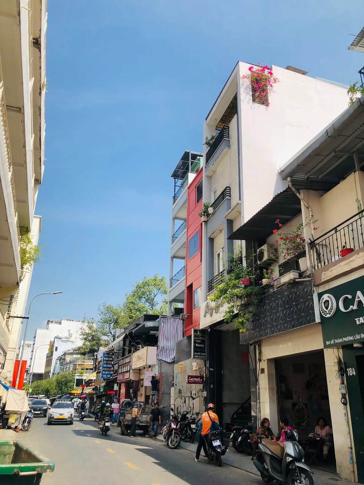 Nhà đẹp Đề Thám Quận 1 31m² giá 7,5 tỷ - Sẵn sàng vào ở ngay!