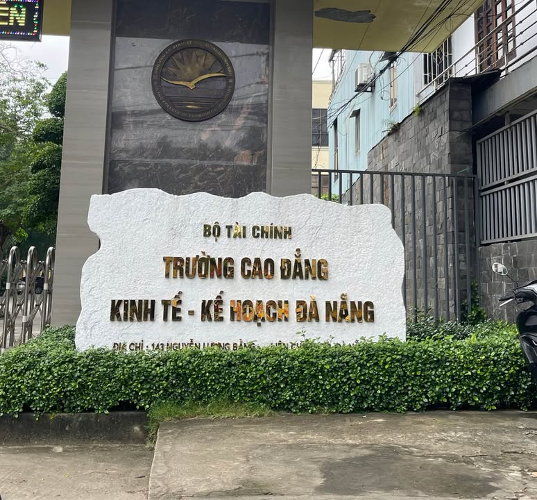 Nhà 2 tầng 78m² Lạc Long Quân giá chỉ 3 tỷ - Ô tô vào tận nhà!