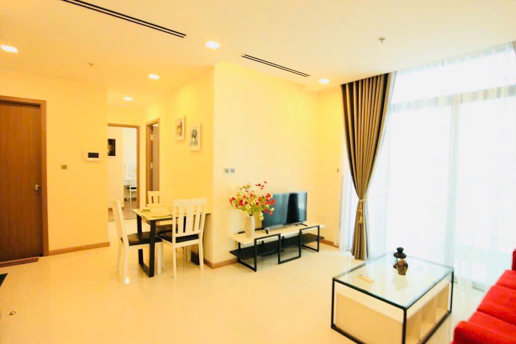 Cho thuê căn hộ 2PN Vinhomes Central Park 72m² - Full nội thất, view hồ bơi